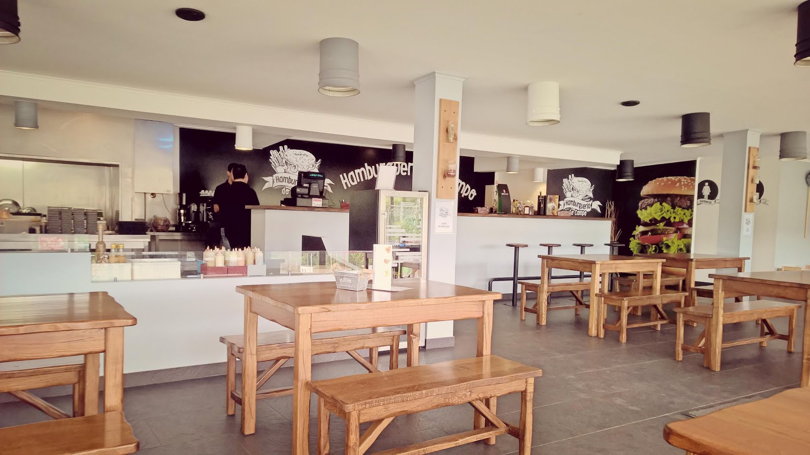 Interior da Hamburgueria do Campo